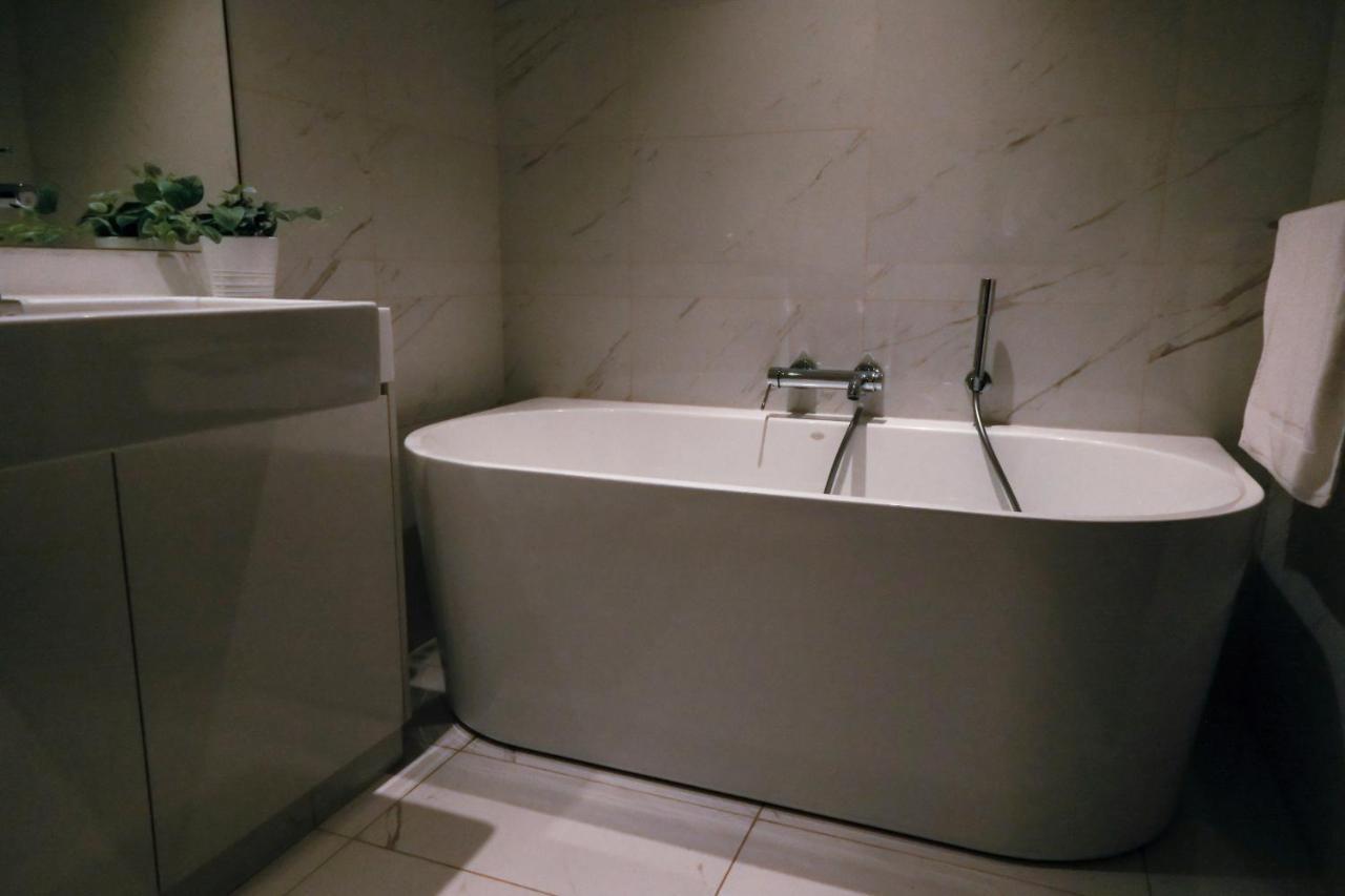 Brand New Water Front Luxury Cinnamon Suites Apartment In Heart Of Colombo City Dış mekan fotoğraf