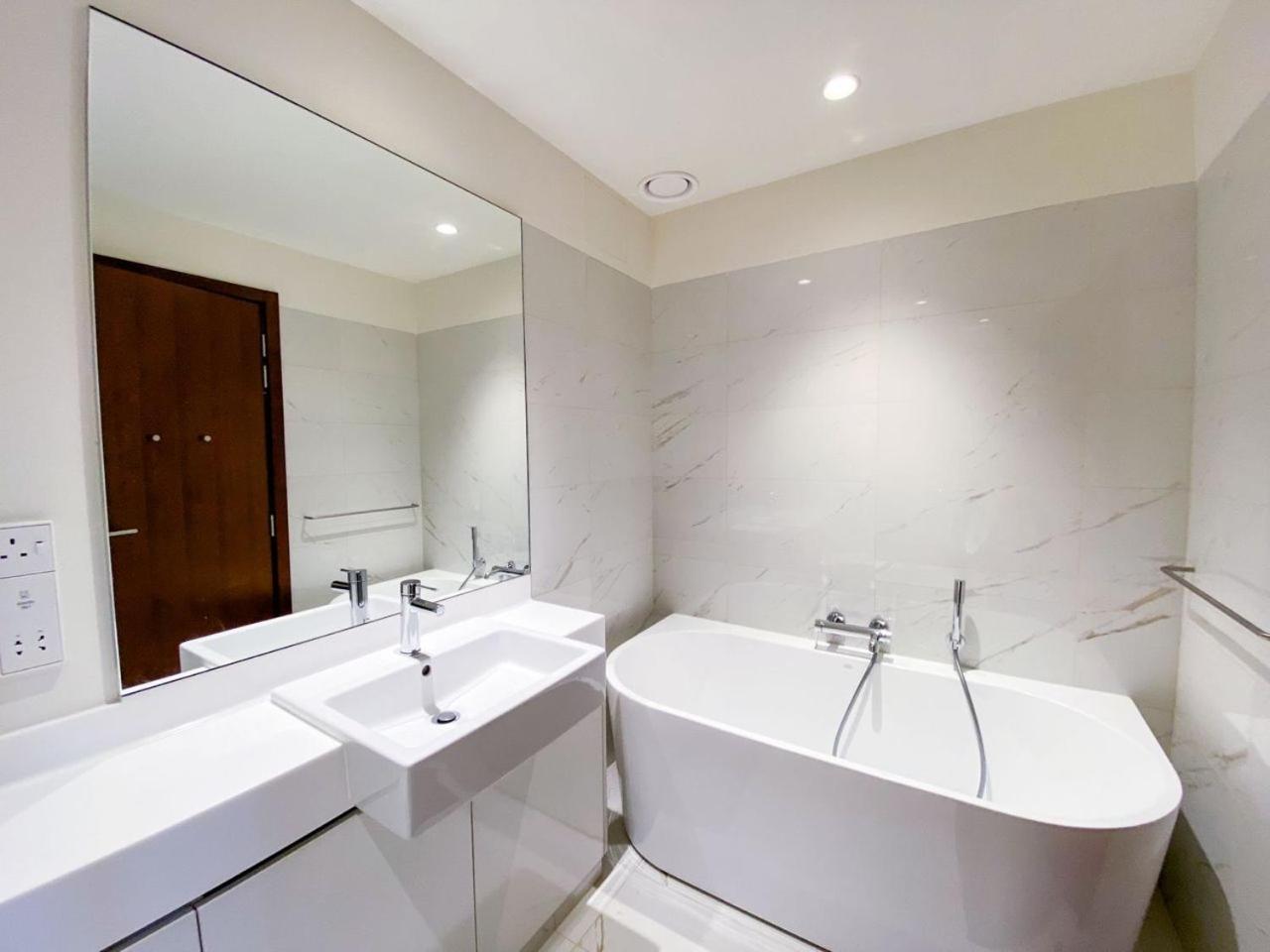 Brand New Water Front Luxury Cinnamon Suites Apartment In Heart Of Colombo City Dış mekan fotoğraf